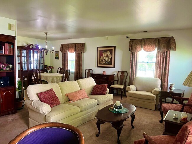 Foto del edificio - 75 Plumtree Ln