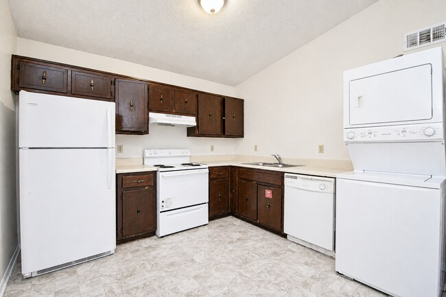 Foto del edificio - Freshly Updated 2BR Unit Near Old Palafox Hwy with New Wood-Look Flooring, Vaulted Ceilings & Uti...