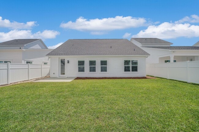 Building Photo - 22806 Lakeview Dr