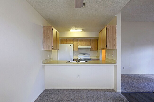 Building Photo - Cedarbend 5274-3