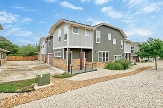 Building Photo - 1700 Cedar Bend Dr