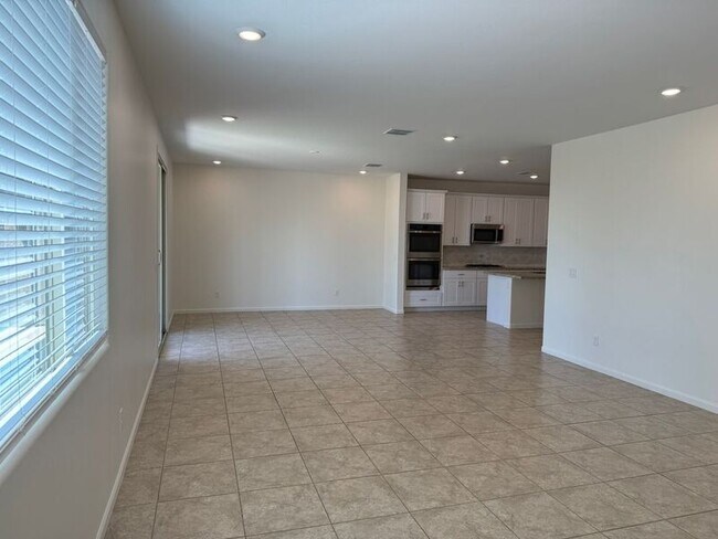 Building Photo - 3041 W Cres View Ln