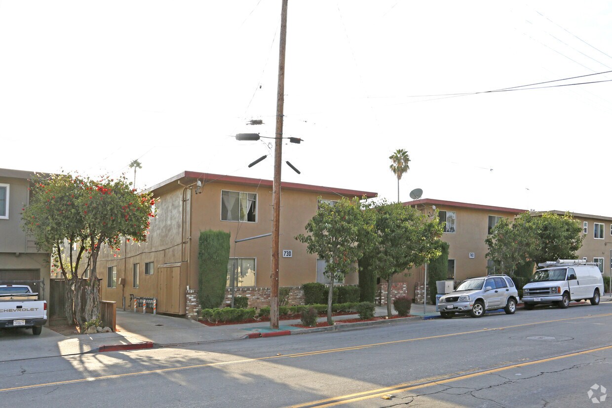 Building Photo - 730-740 Race St