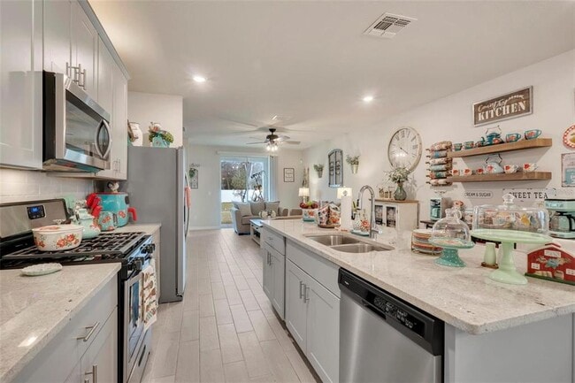 Foto del edificio - 3328 Curlew Ave