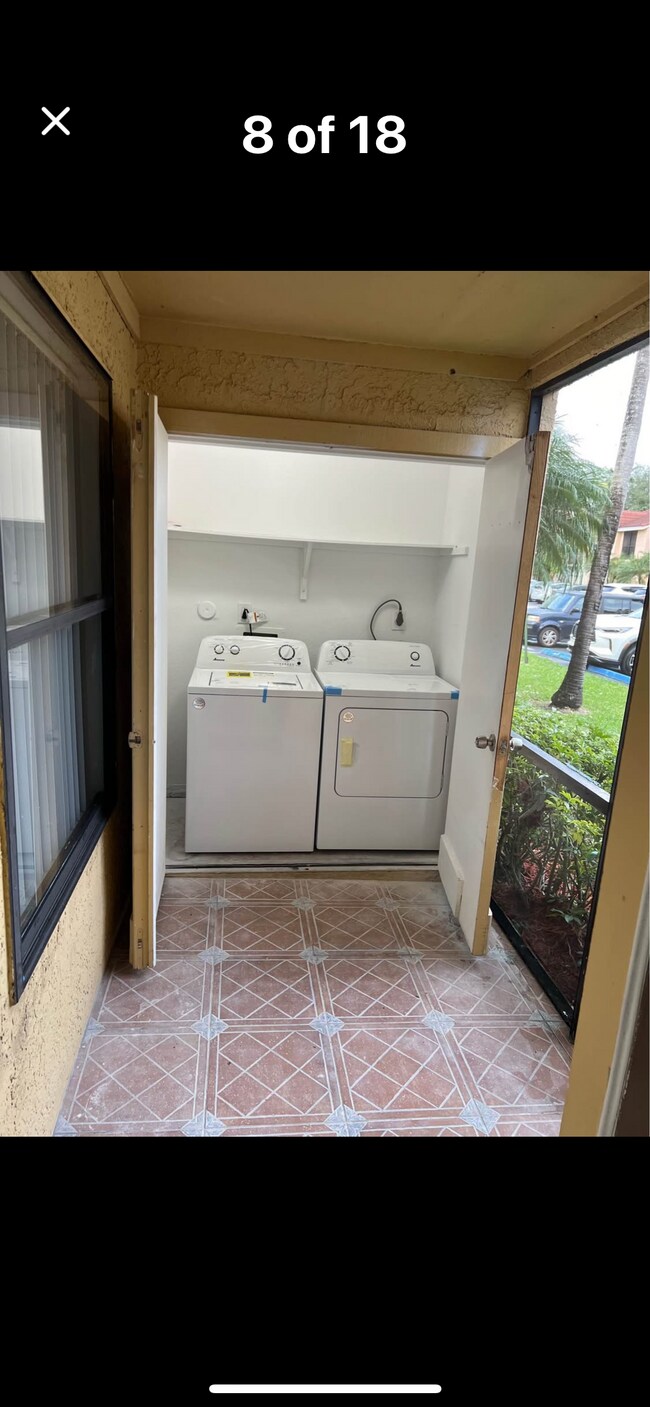 Foto del edificio - 10500 SW 155th Ct