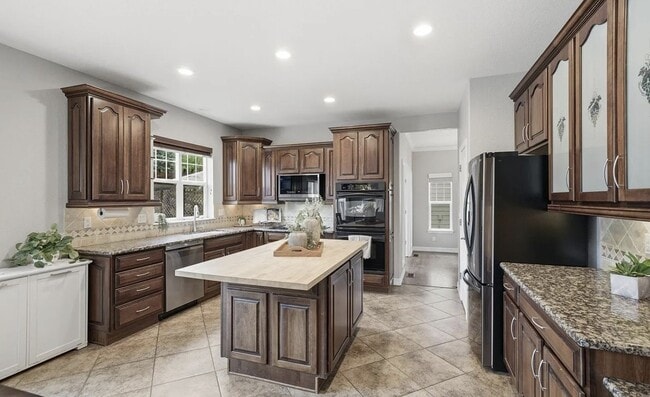 Building Photo - 2212 Ridgetrail Dr