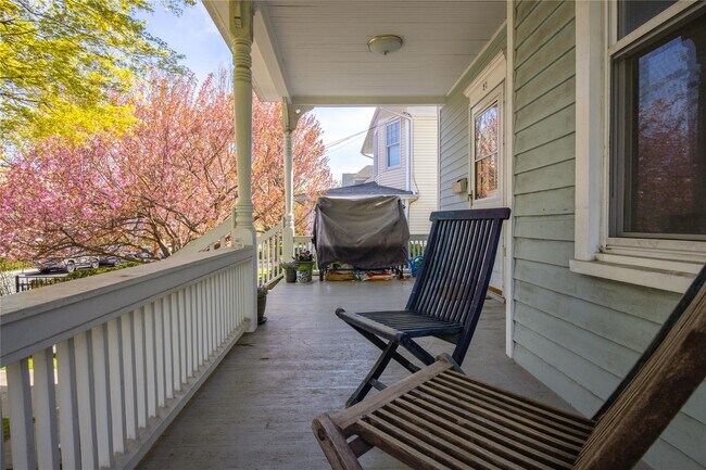 Foto del edificio - 27 Meadow Ave