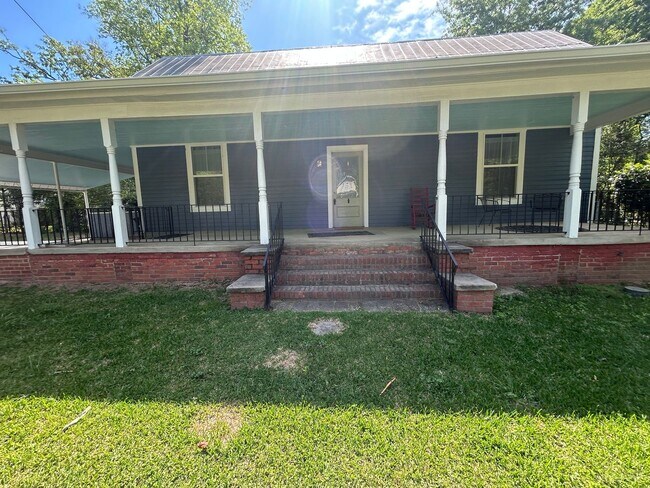 Foto del edificio - 170 S Pecan St, Washington, GA - 1 bedroom/1 bath home for rent - $990 + electricity/water per month