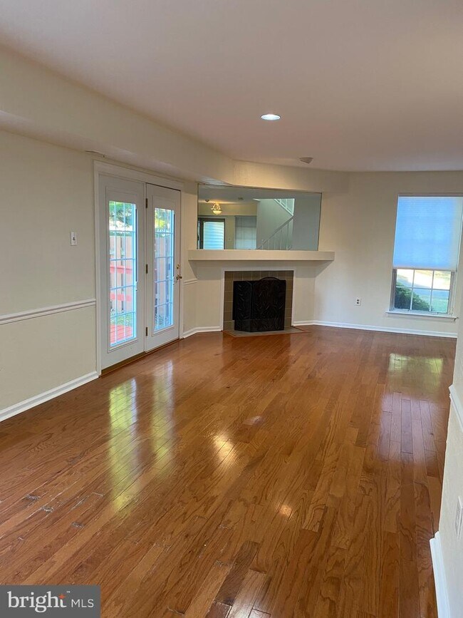 Building Photo - 1739 McNelis Dr