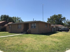 Building Photo - 2219 San Domingo St