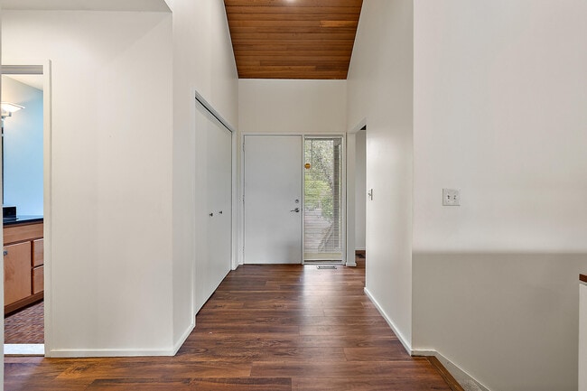 Building Photo - 2 Eastbury Ct
