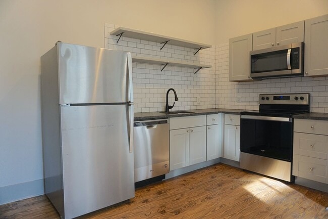 Building Photo - 552 E Liberty