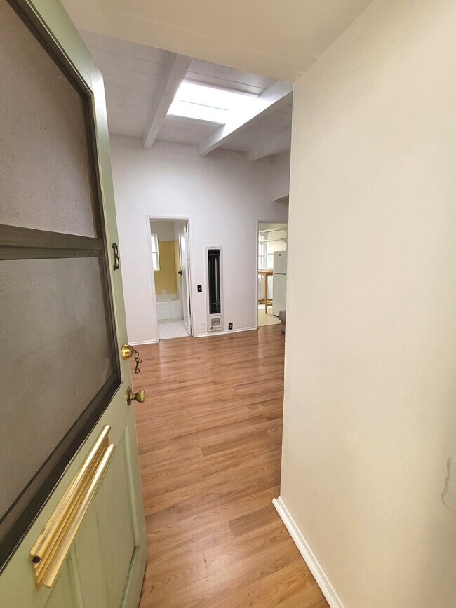 Apartment B - 1227 17th St