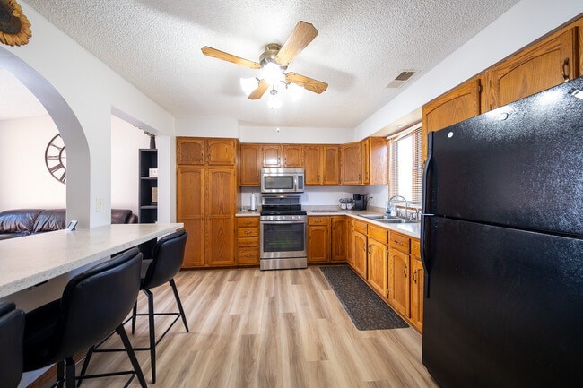 Building Photo - 24075 W Cedar Lake Dr