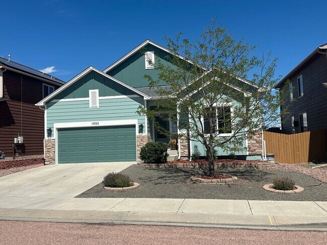 Building Photo - Beautiful 5 bedroom ranch home in (D49)
