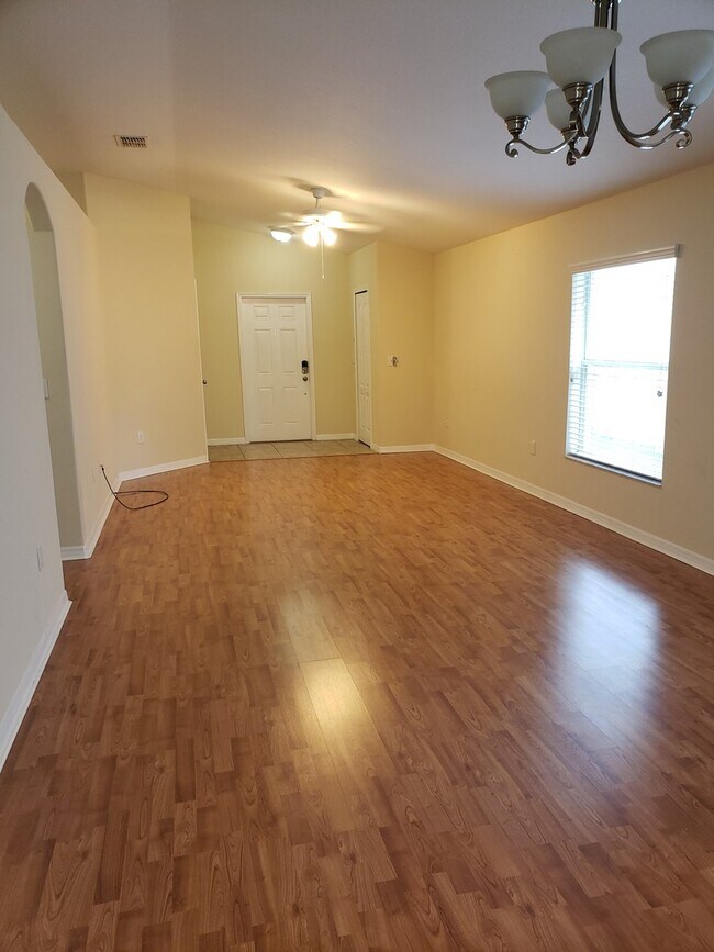 Must see! - 3/2 single family - Move in r... - Must see! - 3/2 single family  - Move in r...