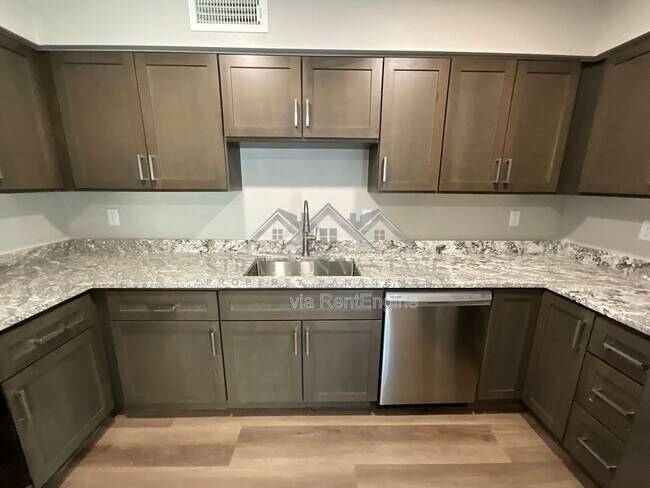 Foto del edificio - 2104 E Eugie Terrace