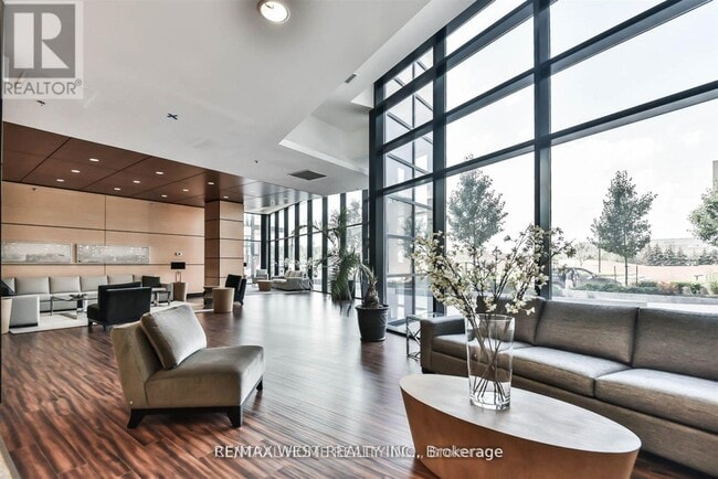 Building Photo - 2900 Hwy 7