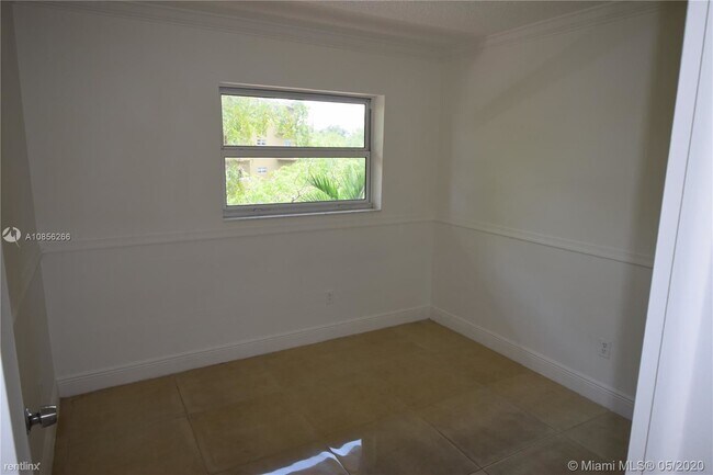 Foto del edificio - 2 br, 2 bath Condo - 4121 Stirling Rd