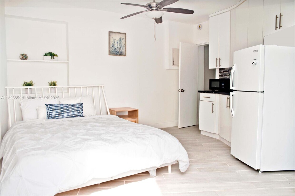 Primary Photo - 4105 N Ocean Dr