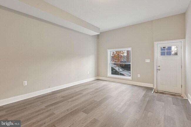 Foto del edificio - 2302 E Madison St