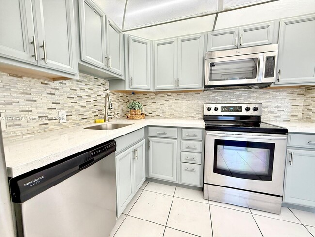 Foto del edificio - 3301 N Country Club Dr