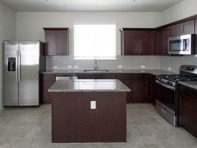 Building Photo - 370 Hortus Dr