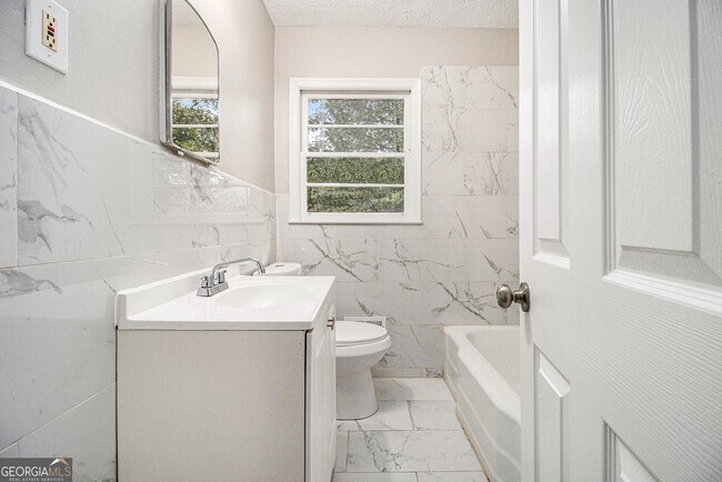 Building Photo - 2550 Graywall St