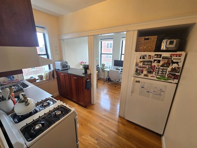 Building Photo - No Brokers Fee. Heat and Hot Water Included, Balcony, Laundry on a Site