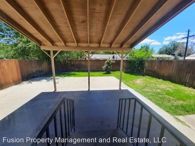 Building Photo - 5 br, 2.5 bath House - 1825 Orchard Ave