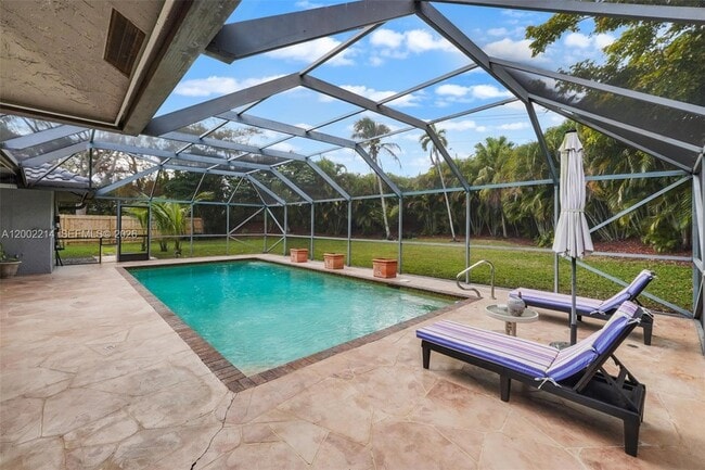 Building Photo - 6975 Bianchini Cir