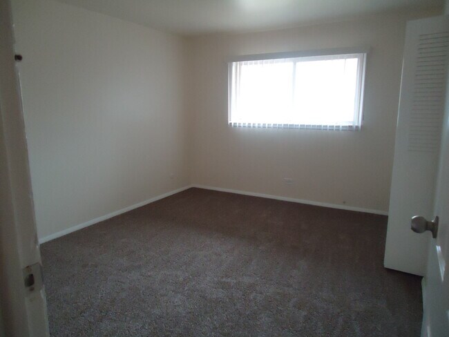 Building Photo - 16W660 Mockingbird Ln