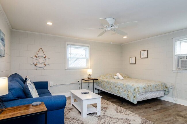 Foto del edificio - (K170) 209 K Avenue, Apartment #5, Kure Be...