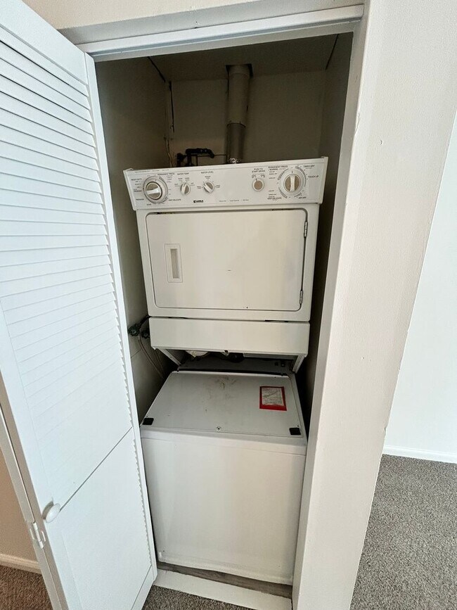 Photo - Beautiful 3 BR Townhome in Lovely North Hills Location! CALL TODAY !