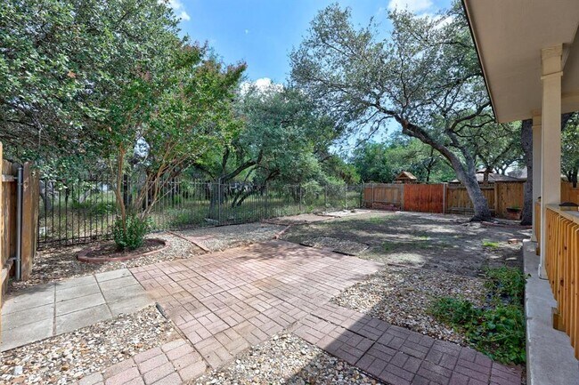 Foto del edificio - 3808 Noe Ln