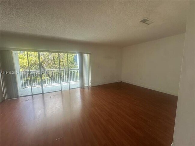 Foto del edificio - 9375 Fontainebleau Blvd