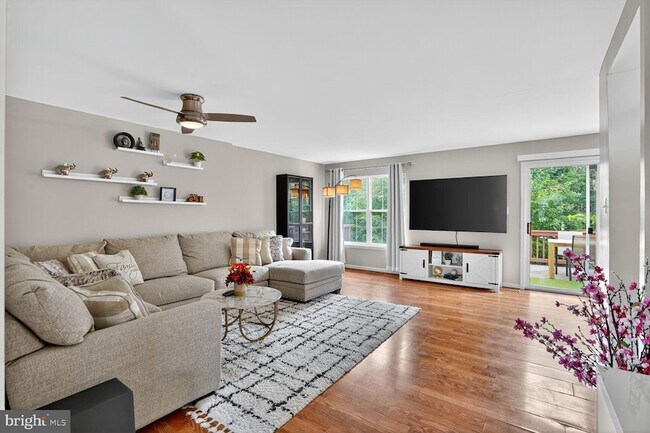 Building Photo - 11082 Clovertree Ct