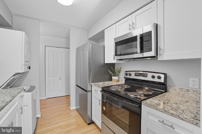 Foto del edificio - 8399 Montgomery Rd