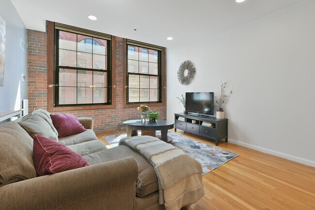 Building Photo - 1241 Adams St