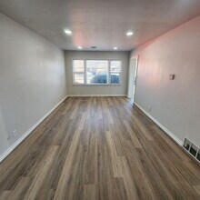 Building Photo - 9309 Village Dr