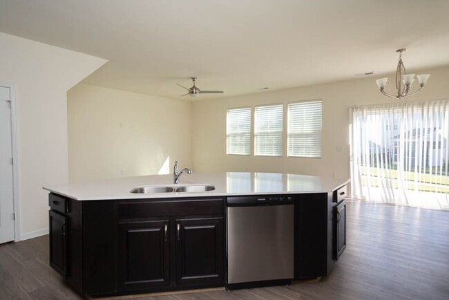Building Photo - Great Townhome Near Brier Creek