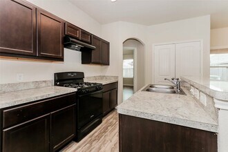 Building Photo - 5707 Kyle Cove Dr