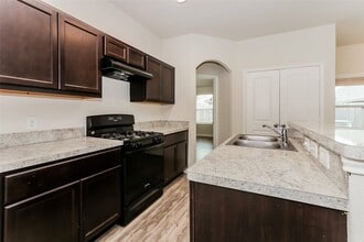 Building Photo - 5722 Kyle Cove Dr
