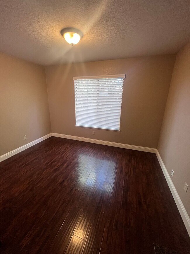 Foto del edificio - NICE SPACIOUS TWO-STORY DUPLEX IN NATOMAS!!