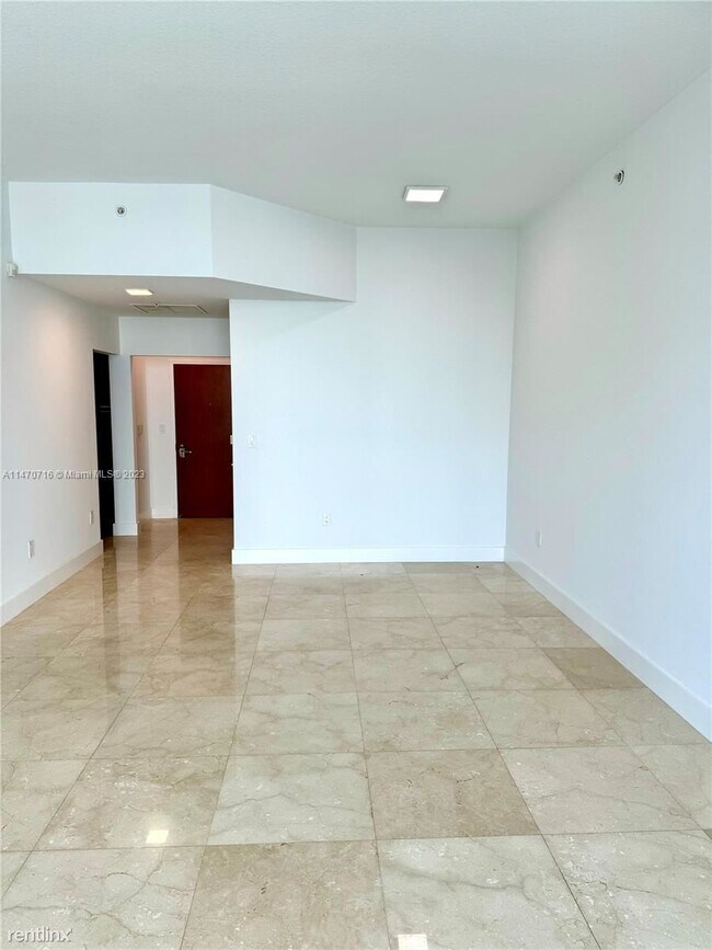 Foto del edificio - 2 br, 2 bath Condo - 31 SE 5th St Apt 4214...
