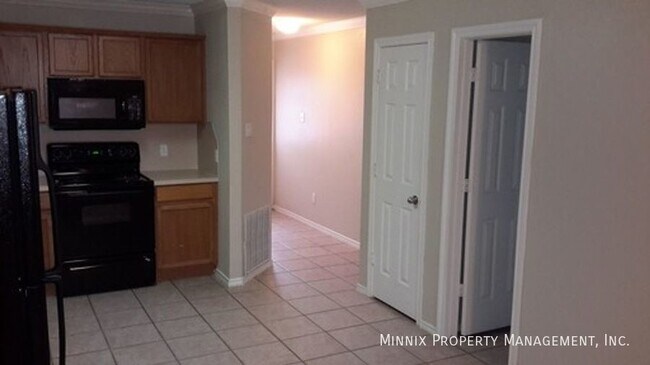 Building Photo - 809 N Evanston Ave