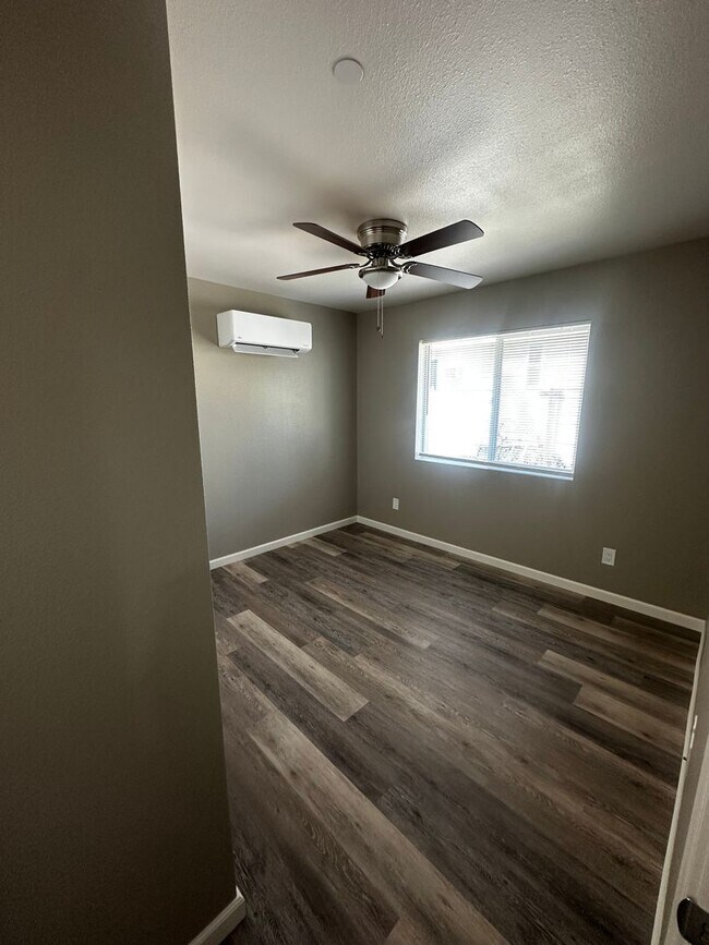 Foto del edificio - 2110 Iroquois Ave