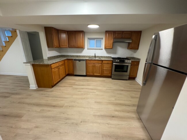 Building Photo - 2846 W Farragut Ave