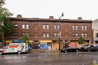 Building Photo - 1915 W Irving Park Rd