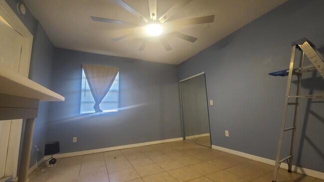 Foto del edificio - 650 E Warren Ave